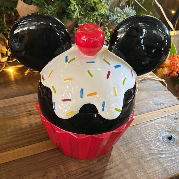 Disney Other - Mickey Mouse Disney cupcake 🧁 cookie jar